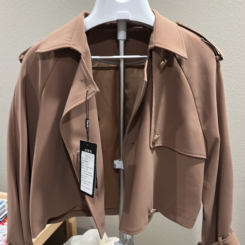 Women cropped trench coat